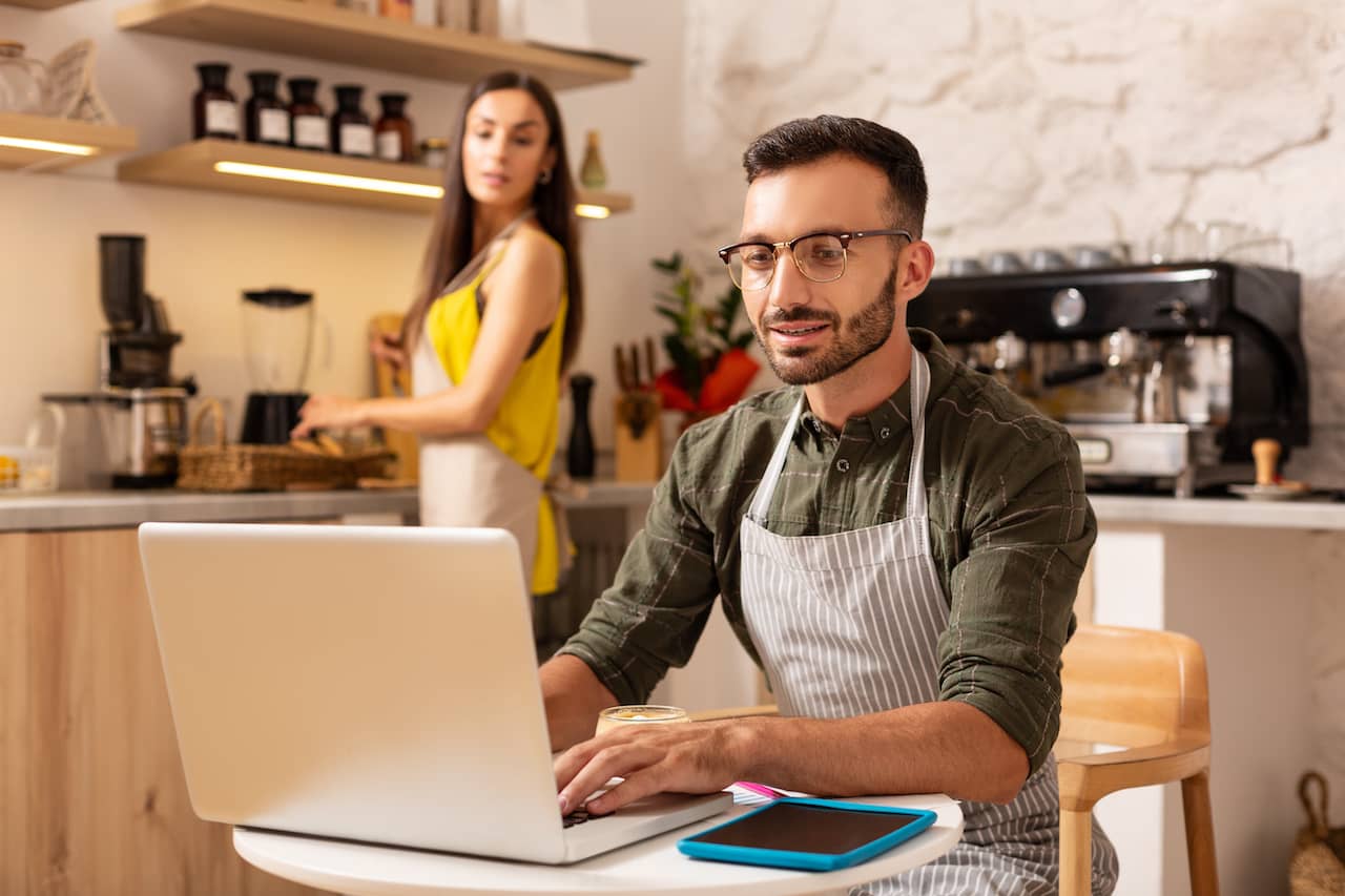 Veteran researching veteran-owned business benefits on a laptop.